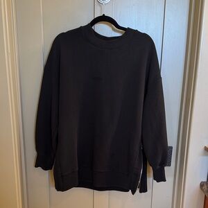 Varley women’s Black Crewneck Sweater